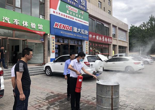 泓源新能源公司、出租车公司联合开展消防安全演练(图3) 泓源新能源公司、出租车公司联合开展消防安全演练(图3)